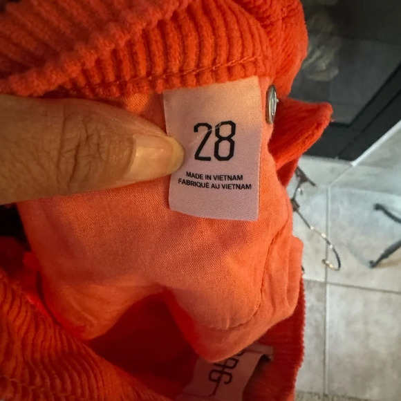 NWT Urban Outfitters BDG 100% Cotton Fray Edge Hem Corduroy Shorts Size 28 - Picture 4 of 11